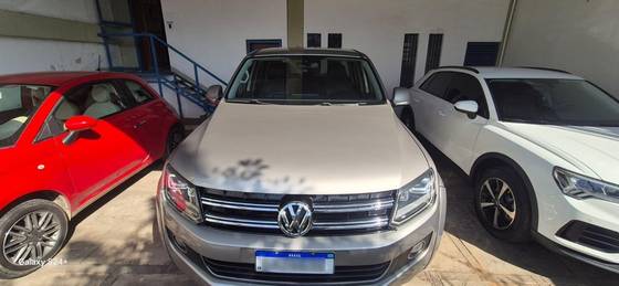 VOLKSWAGEN AMAROK 2.0 HIGHLINE 4X4 CD 16V TURBO INTERCOOLER DIESEL 4P AUTOMÁTICO VOLKSWAGEN AMAROK 2.0 HIGHLINE 4X4 CD 16V TURBO INTERCOOLER DIESEL 4P AUTOMÁTICO